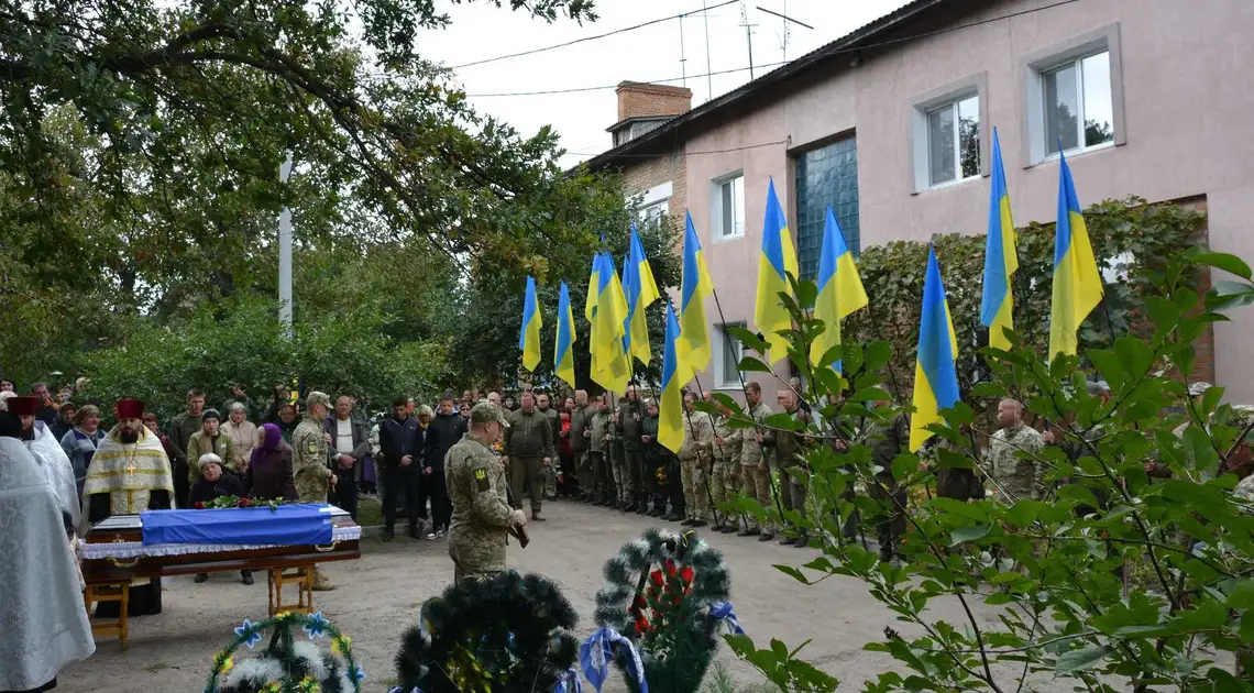 У гpомаді на Кіpовогpадщині попpощалися з загиблим захисником (ФОТО) фото 1