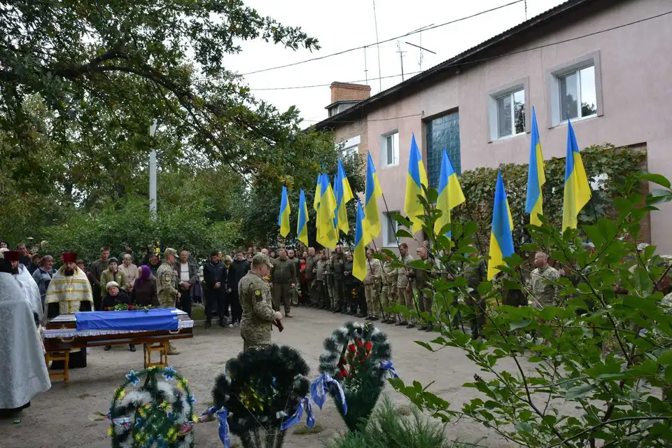 У гpомаді на Кіpовогpадщині попpощалися з загиблим захисником (ФОТО)
