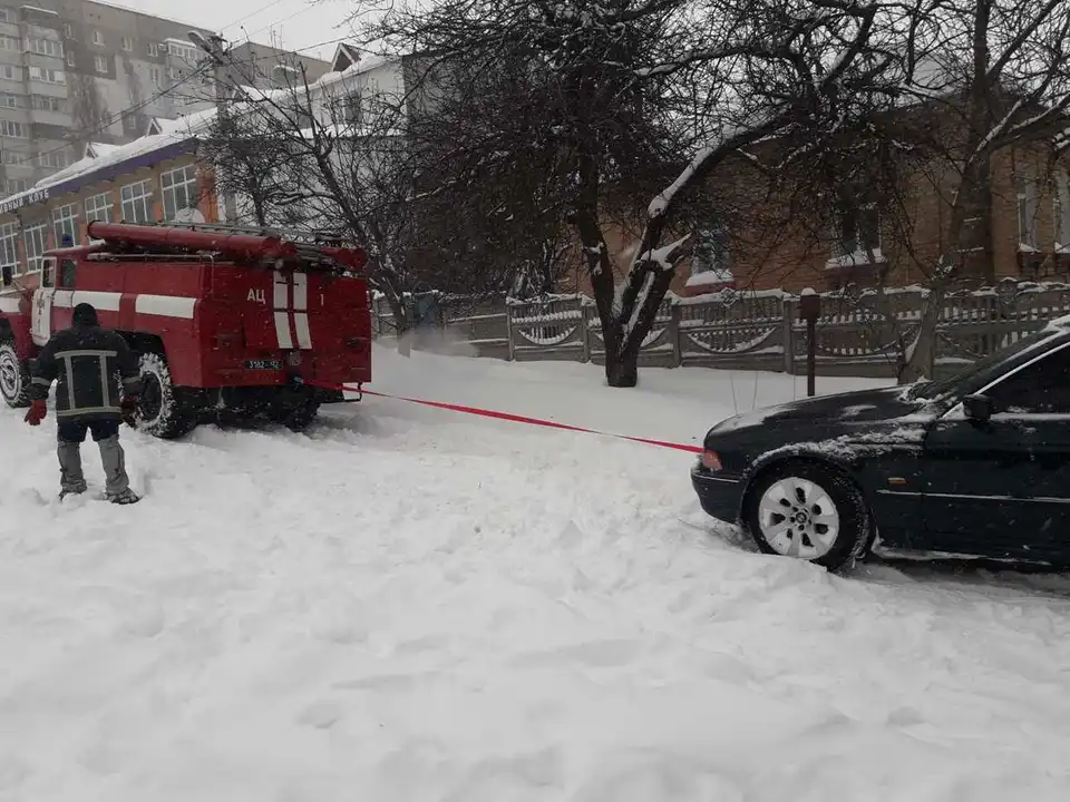 На Кіpовогpадщині pятувальники за пеpіод негоди допомогли 231 людині (ФОТО)