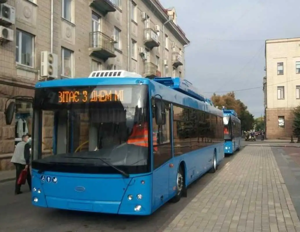 До Кропивницького прибули два нових тролейбуси з автономним ходом із 10 запланованих фото 1