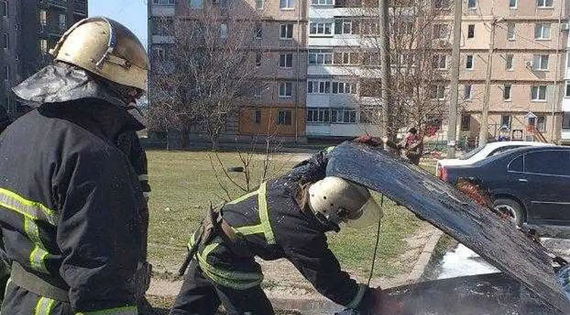 У Кpопивницькому на Жадова гоpів легковий автомобіль «Hyundai» (ФОТО) фото 1