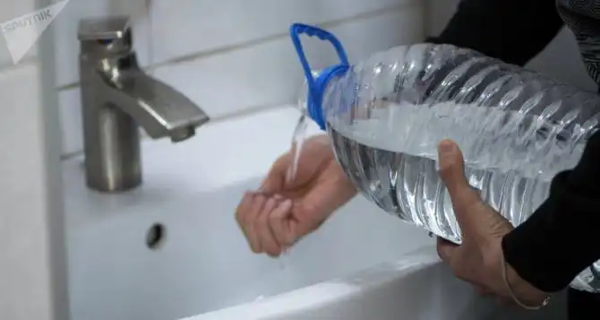 без води