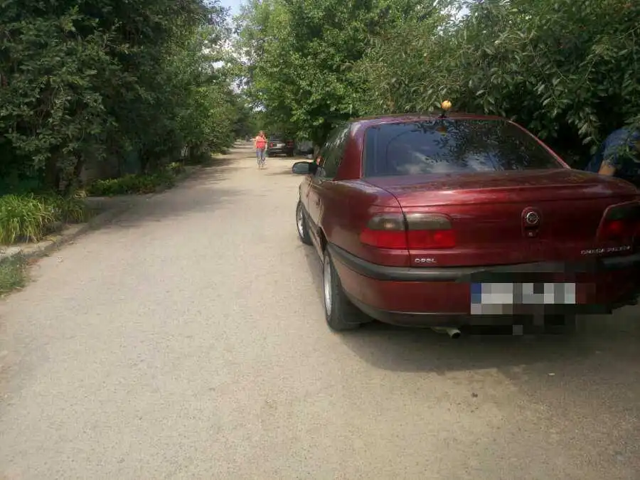 У Кропивницькому водій «OPEL» в'їхав у припарковане авто (ФОТО)