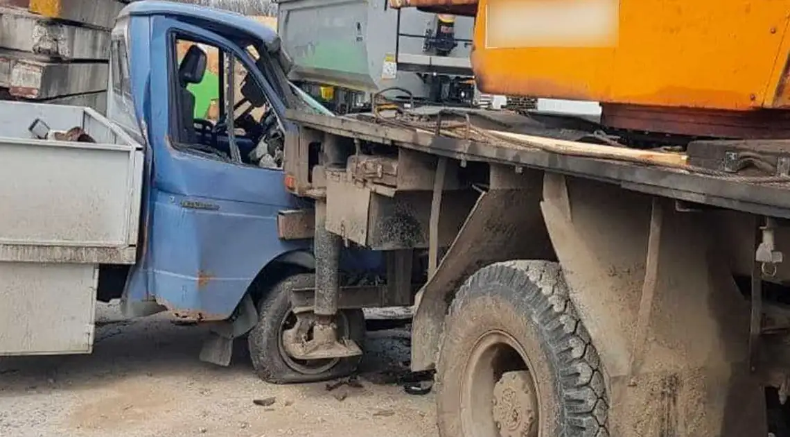 У Кропивницькому зіткнулися дві вантажівки (ФОТО) фото 1