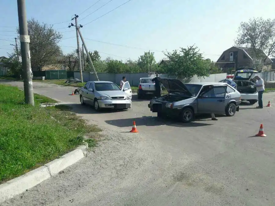 У Кропивницькому на «тихому» перехресті не розминулися дві іномарки (ФОТО)