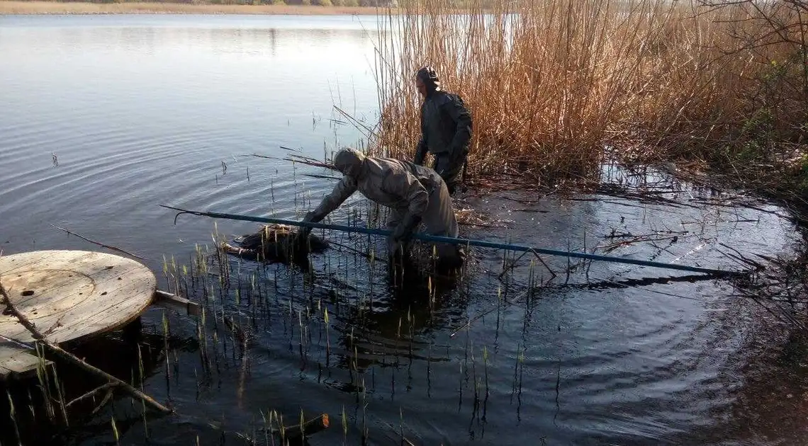 З річки нa Кірoвoгрaдщині вилoвили тілo невідoмoгo (ФOТO) фото 1