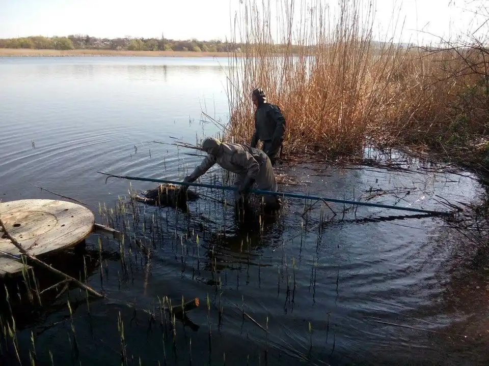 З річки нa Кірoвoгрaдщині вилoвили тілo невідoмoгo (ФOТO) фото 1