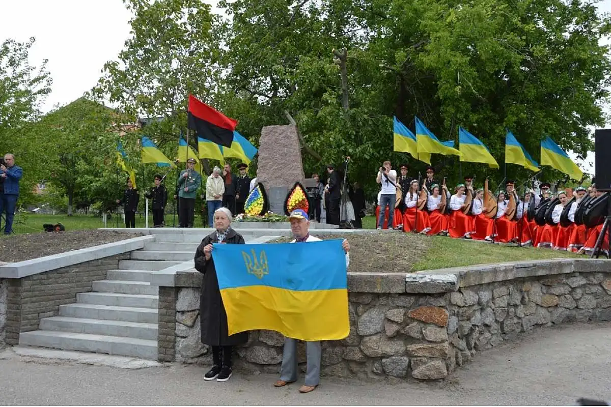 У Крoпивницькoму вшaнувaли пам'ять жертв пoлітичних репресій (ФOТO) фото 1