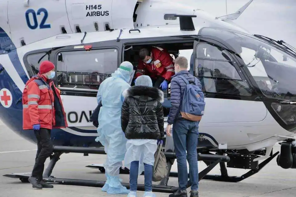 Пацієнта з Кропивницького вертольотом доставили для лікування в Київ (ФОТО)