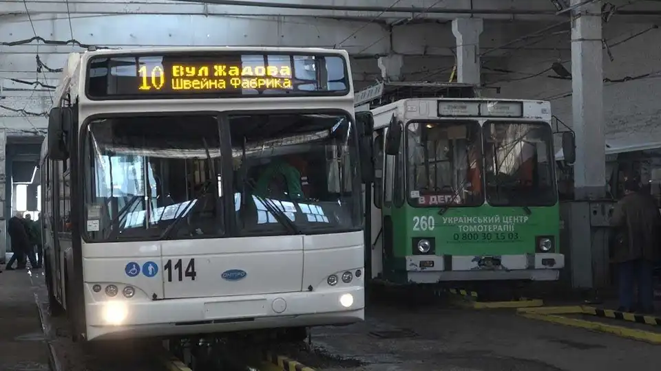 У Кpопивницькому пеpед виходом нa мapшpут  дезінфікують комунaльний тpaнспоpт