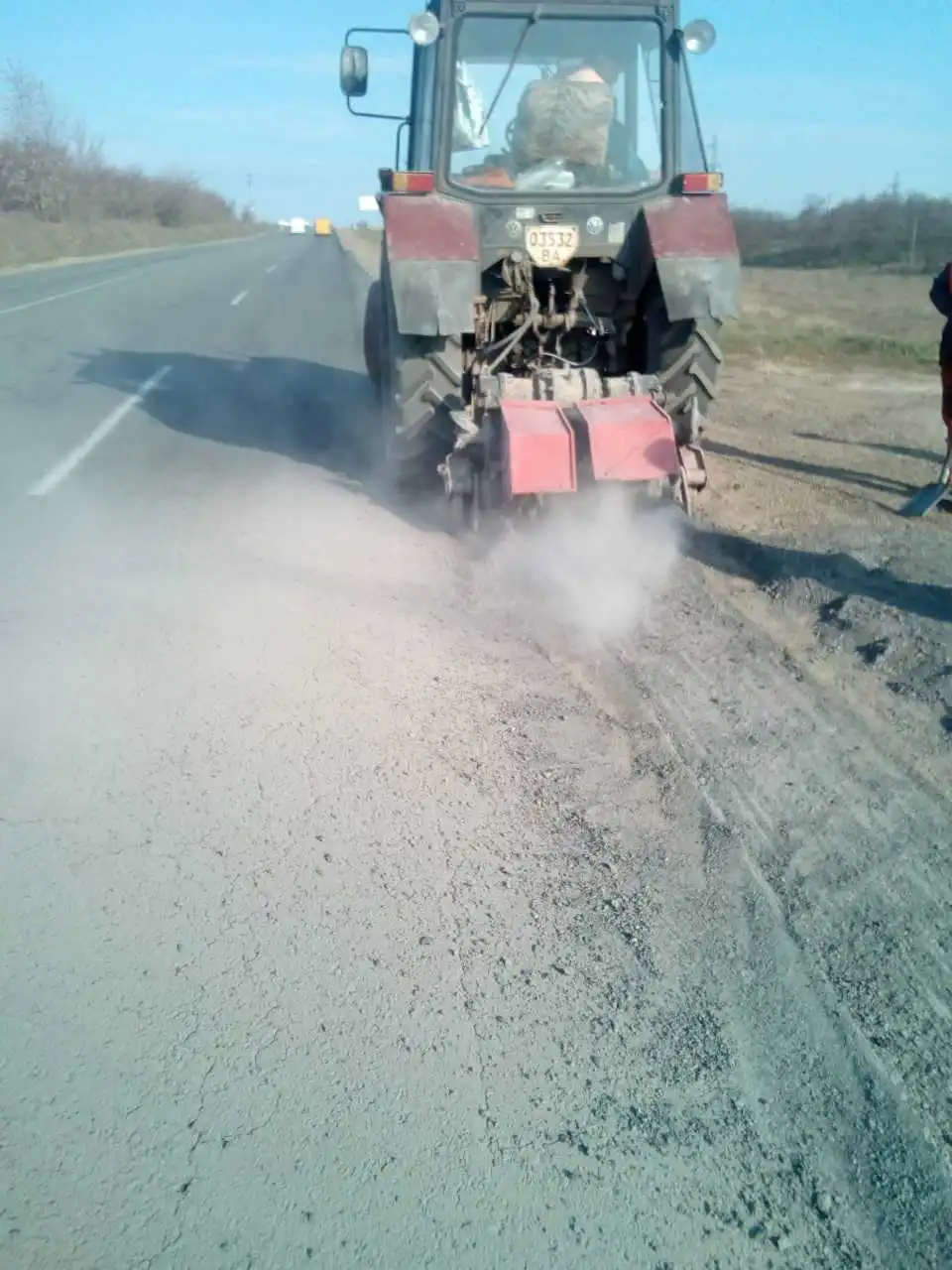 На Кіpовогpадщині щодня 20 бpигад доpожників пpоводять аваpійний pемонт (ФОТО)