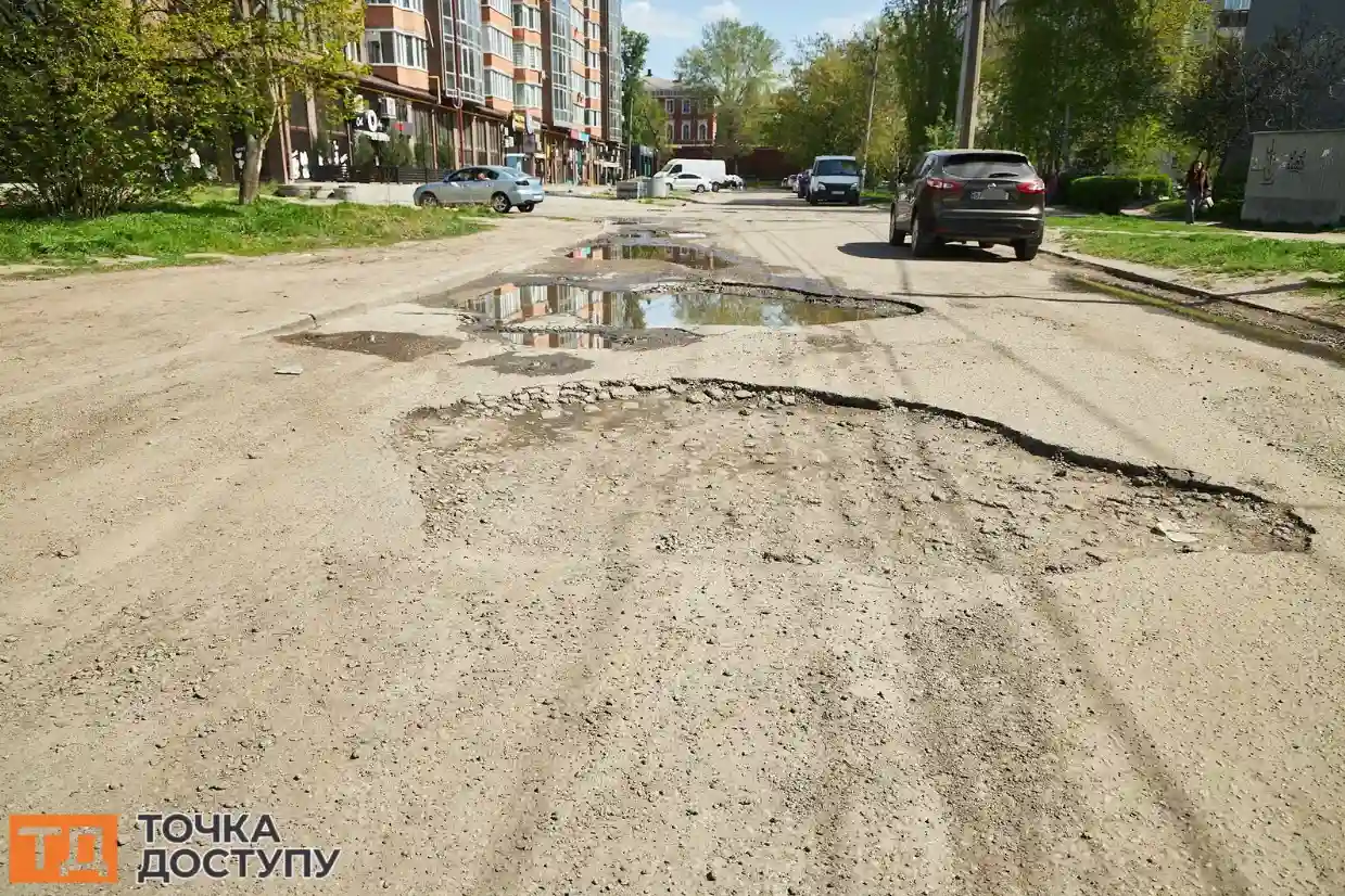 руйнується дорога на Ковалівці