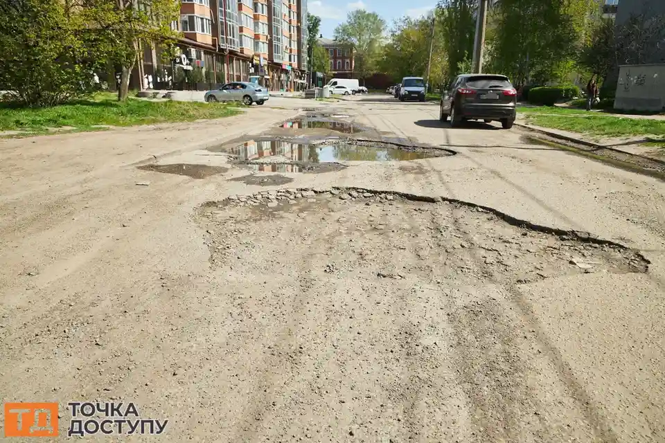 руйнується дорога на Ковалівці