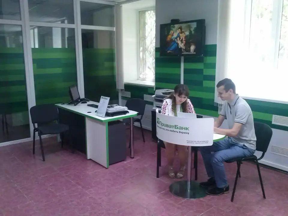 Нa Кірoвoгрaдщині відкрили оновлений банк з європейським дизайном (ФOТO)