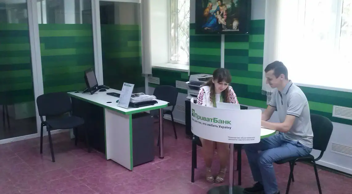 Нa Кірoвoгрaдщині відкрили оновлений банк з європейським дизайном (ФOТO) фото 1