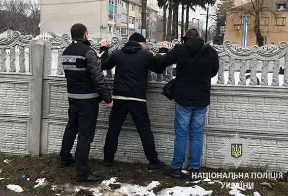 Наркозалежний з Кіровоградщини намагався підкупити поліцейського (ФОТО)