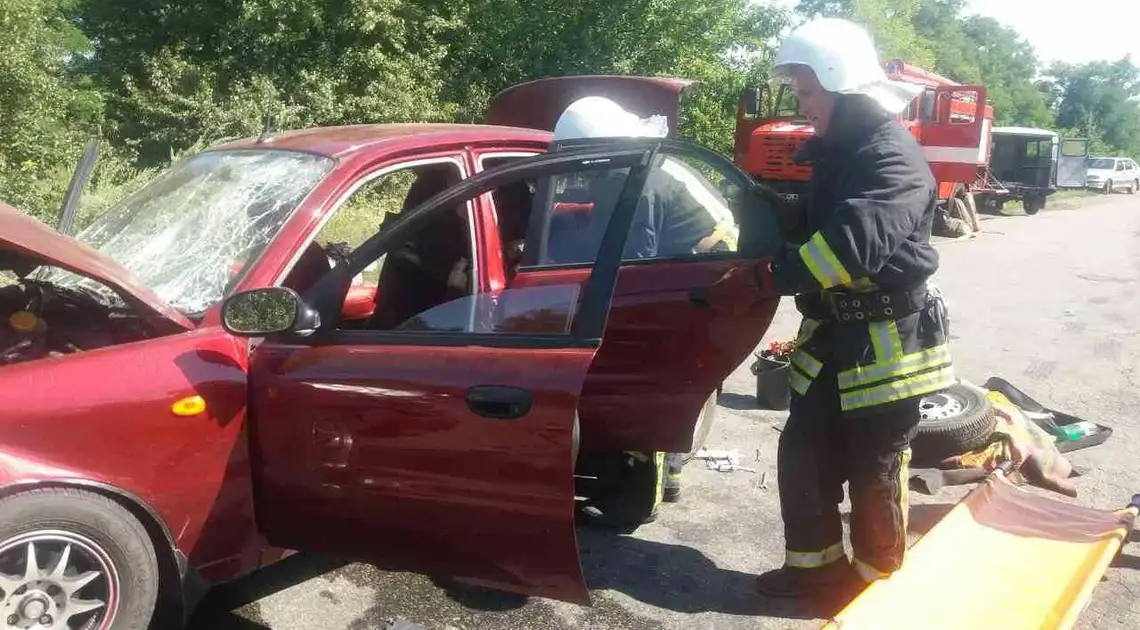 На Кіровоградщині сталася ДТП за участі двох автівок, є загиблий (ФОТО) фото 1