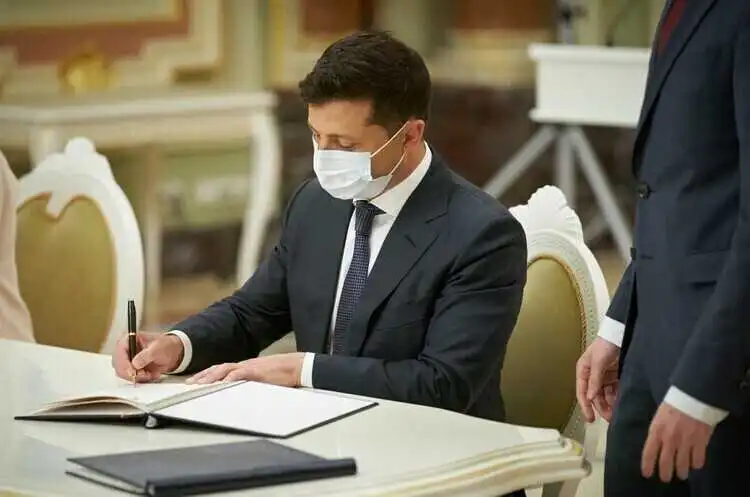 Президент Зеленський звiльнив голову РДА на Кiровоградщинi фото 1