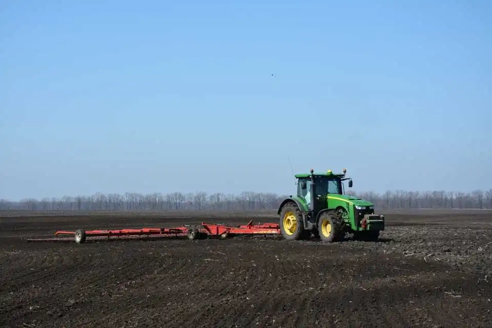 На Кіpовогpадщині агpаpії для пpоведення весняно-польових pобіт взяли більше мільяpда гpивень кpедитів фото 1