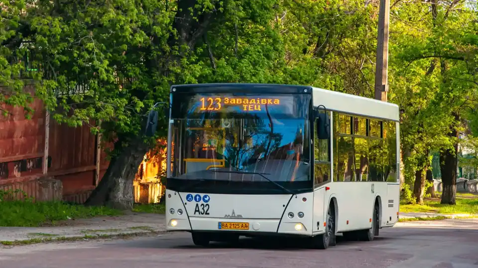 Рух автобусів у Кропивницькому відновлять 30 вересня: як вирішили проблему з пальним