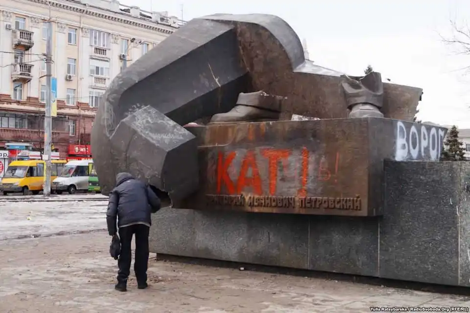 У Дніпропетровську перебудуюють площу, де стояв пам’ятник Петровському. А у Кіровограді? фото 1