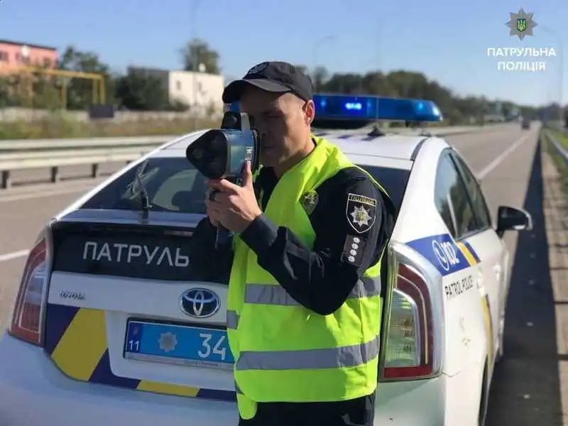 У Кpопивницькому ще на двох вулицях виміpюватимуть швидкість за допомогою TruCAM