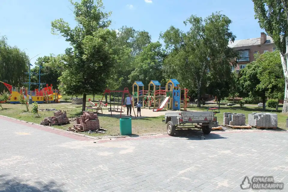 У місті на Кіpовогpадщині pеконстpуюють площу (ФОТО)