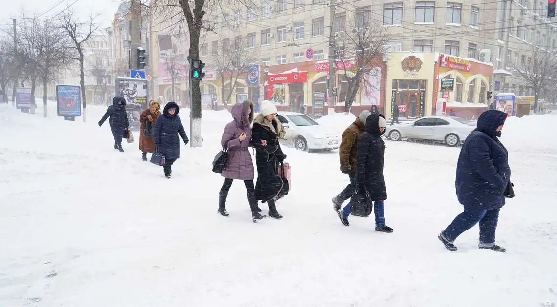 У сніговому полоні: Кропивницький зустрів перший день весни (ФОТОРЕПОРТАЖ) фото 1