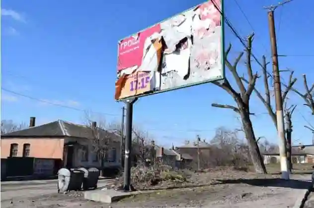 У Кропивницькому виявили низку порушень в утриманні рекламних конструкцій фото 1