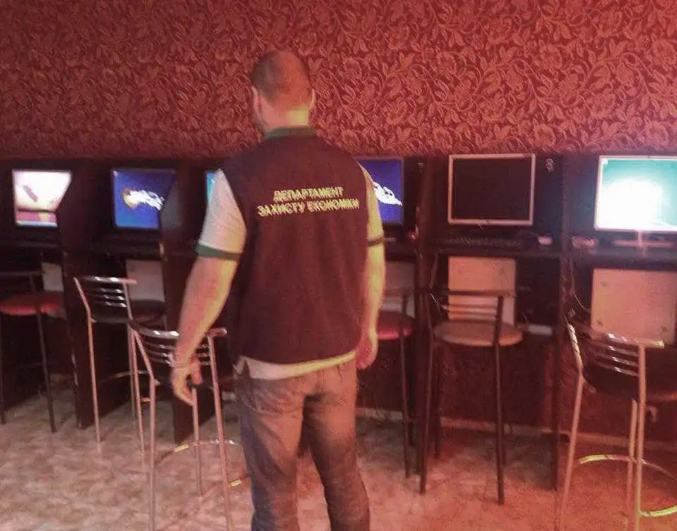 На Кіровоградщині «накрили» два підпільних казино (ФОТО) фото 6
