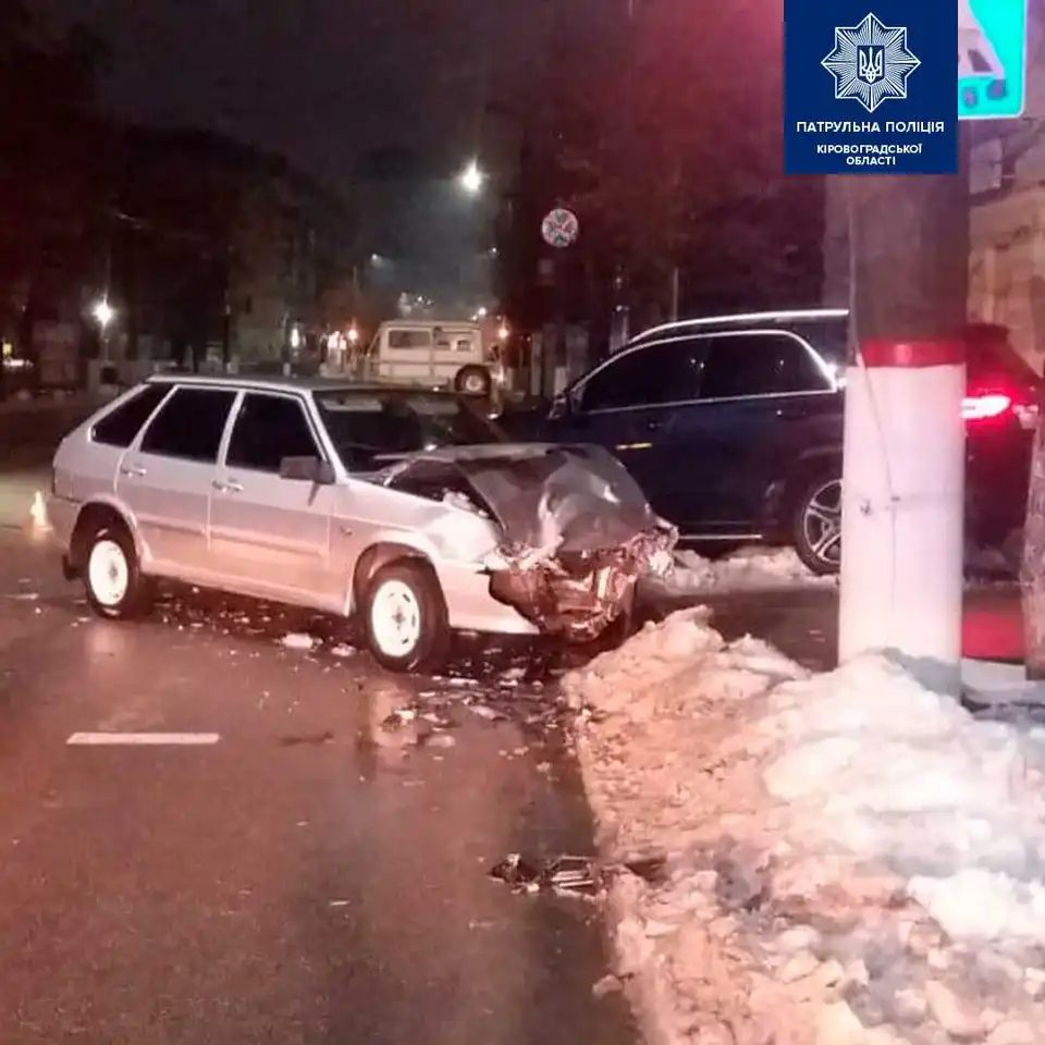 У Кропивницькому п’яний водій Mercedes спричинив ДТП (ФОТО)