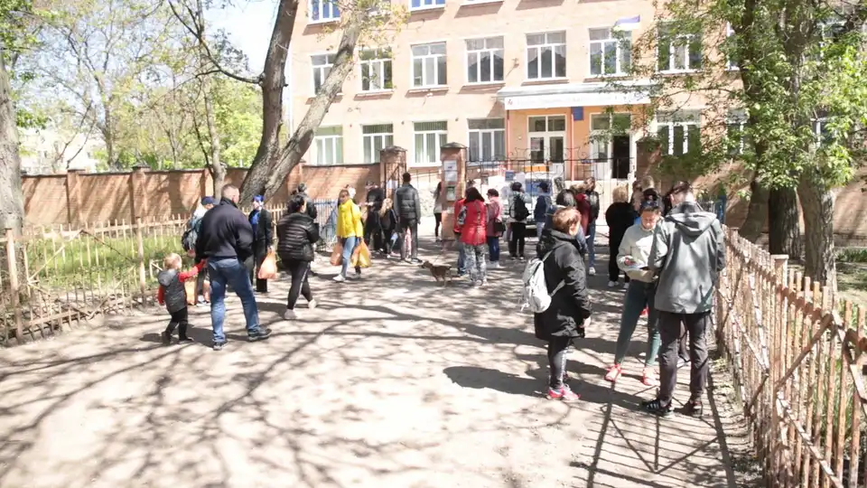 У найбільшому гуманітарному центрі Кропивницького 80% волонтерів – переселенці (ФОТО)