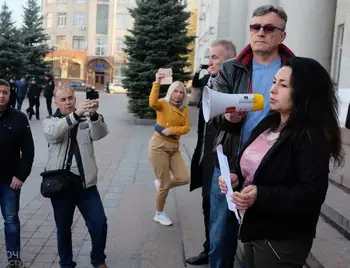 Батьки в Кропивницькому вийшли на акцію протесту та озвучили вимоги до міської влади (ФОТО) фото 1