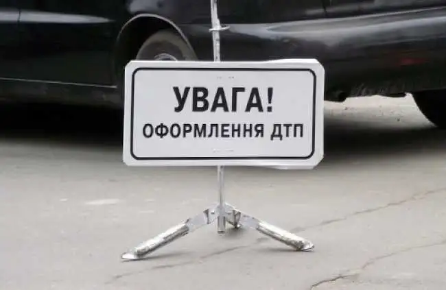 Патрульний у Кропивницькому збив на пішоходному переході двох 18-річних дівчат фото 1