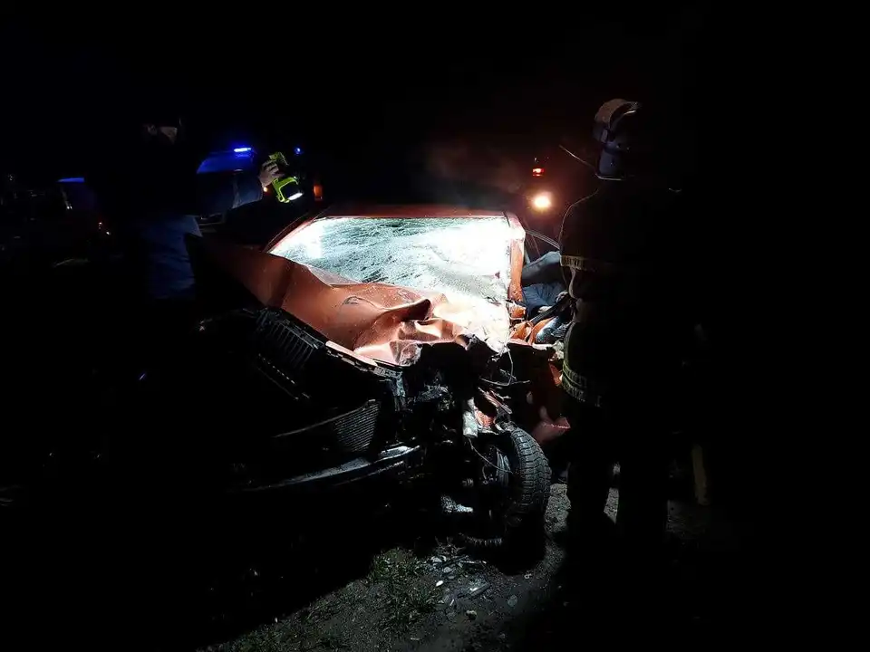 На Кіровоградщині сталася ДТП, постраждалого деблокували із пошкодженого автомобіля (ОНОВЛЕНО)