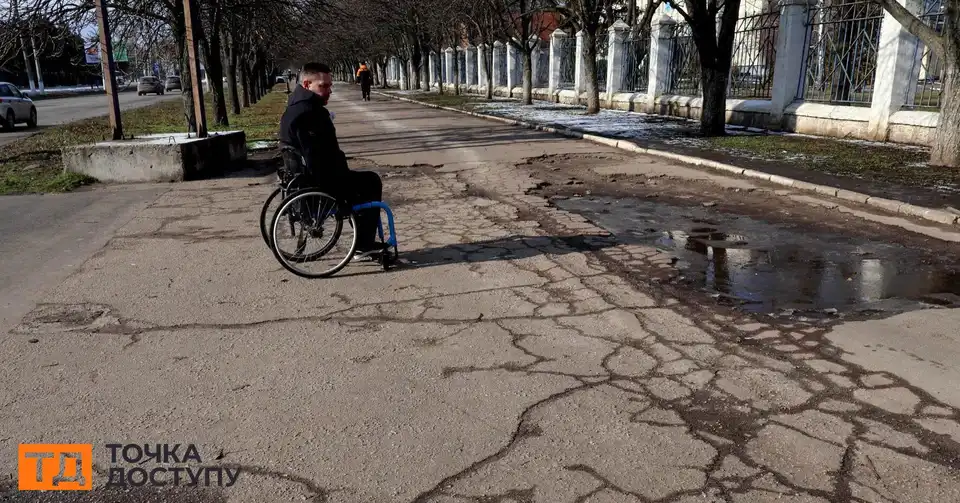 Тротуар біля обласної лікарні