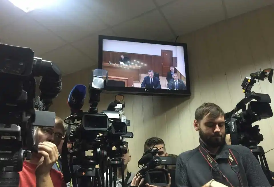 Наживо: допит екс-президента Януковича через убивства на Майдані (ВІДЕО) фото 1