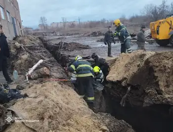 чоловіка засипало землею