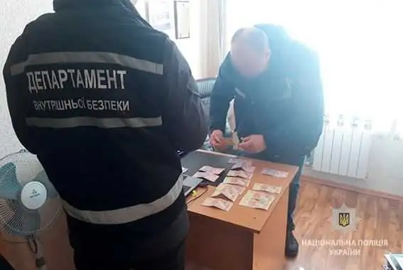 Іноземець у Кропивницькому намагався підкупити підполковника поліції (ФОТО) фото 1