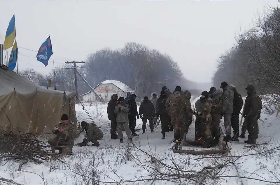 Мовою експертів: як блокада Донбасу вплине на курс гривні фото 1