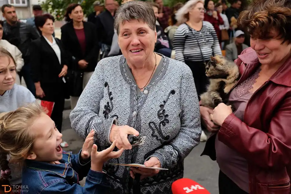 Жителі Кропивницького отримали ключі від квартир у новобудові на Жадова (ФОТО)