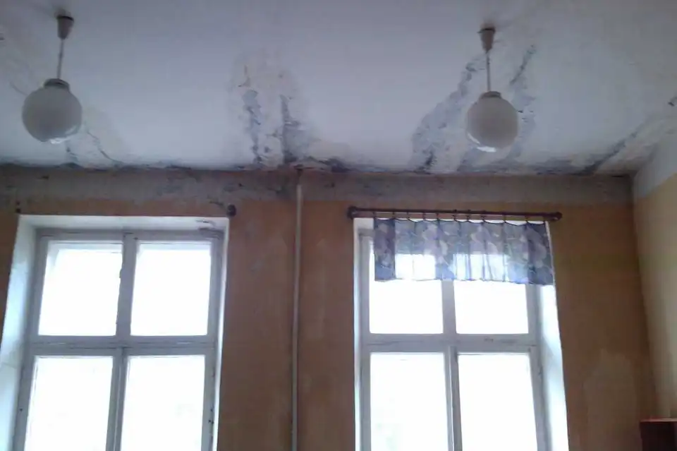 У Кропивницькому негода наробила лиха в квартирі полеглого Героя України