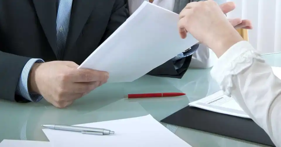 Реєстратора з Кіровоградщини, що допоміг рейдерам, позбавили ліцензії