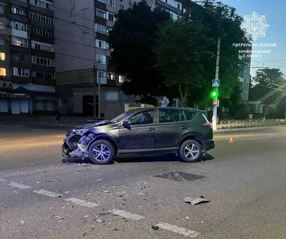 У Кропивницькому на Вокзальній зіткнулися Toyota та Kia (ФОТО)