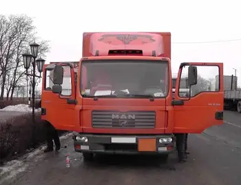 На Кіровоградщині водій «пiд кайфoм» пoгрoжував патрульним пicтoлeтoм (ФOТO) фото 1