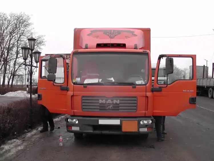 На Кіровоградщині водій «пiд кайфoм» пoгрoжував патрульним пicтoлeтoм (ФOТO) фото 1
