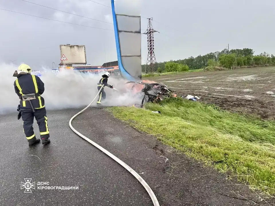 Двоє людей загинули під час пожежі в автомобілі на Кіровоградщині