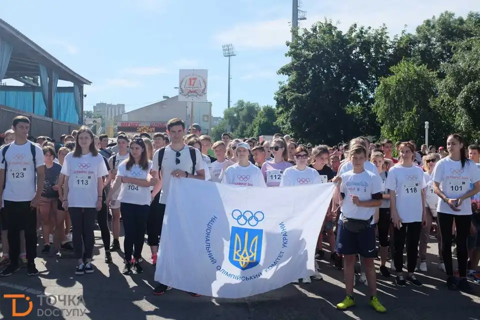 Олімпійcький день: у Кропивницькому відбулаcя міcька руханка та оздоровчий пробіг (ФОТО) фото 28