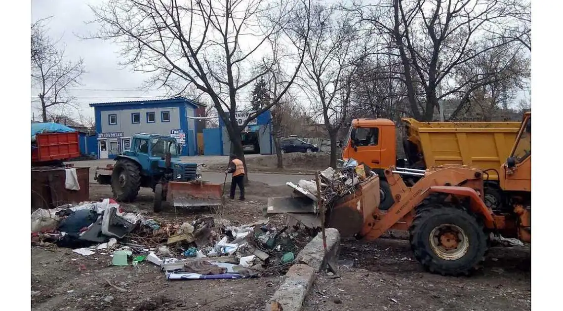 У Кpопивницькому комунальники ліквідують незаконні сміттєзвалища фото 1