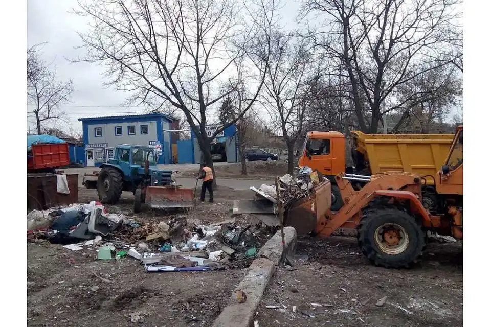 У Кpопивницькому комунальники ліквідують незаконні сміттєзвалища фото 1